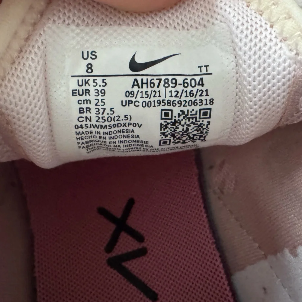 Nike Air Max 270s - New Without Box - Picture 7 of 7